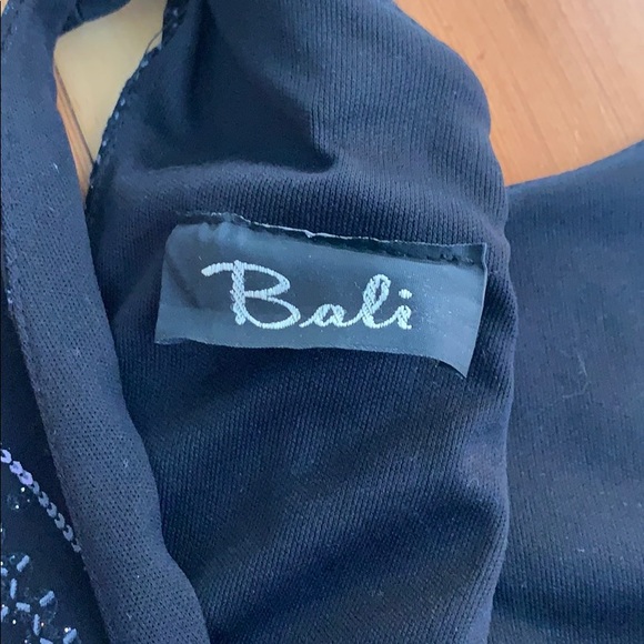 Black Bali Flattering Body Con Dress - Picture 4 of 9